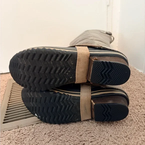 Sorel Winter Boots - Picture 6 of 8